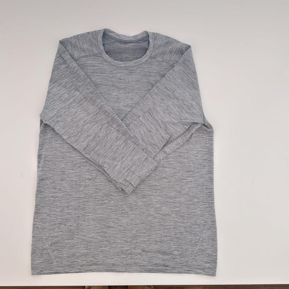 Men’s Lululemon long sleeve tech shirt